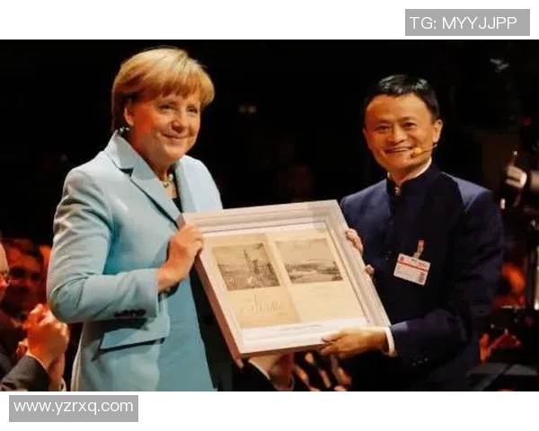 马云与足球明星亲密合影展现运动精神与友谊的精彩瞬间 马云与足球明星亲密合影展现运动精神与友谊的精彩瞬间