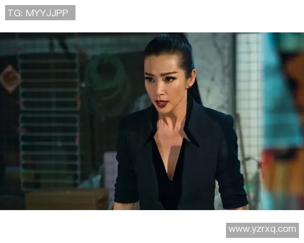 足球明星保镖瞬间揭秘:他们背后的守护者与不为人知的故事 足球明星保镖瞬间揭秘:他们背后的守护者与不为人知的故事